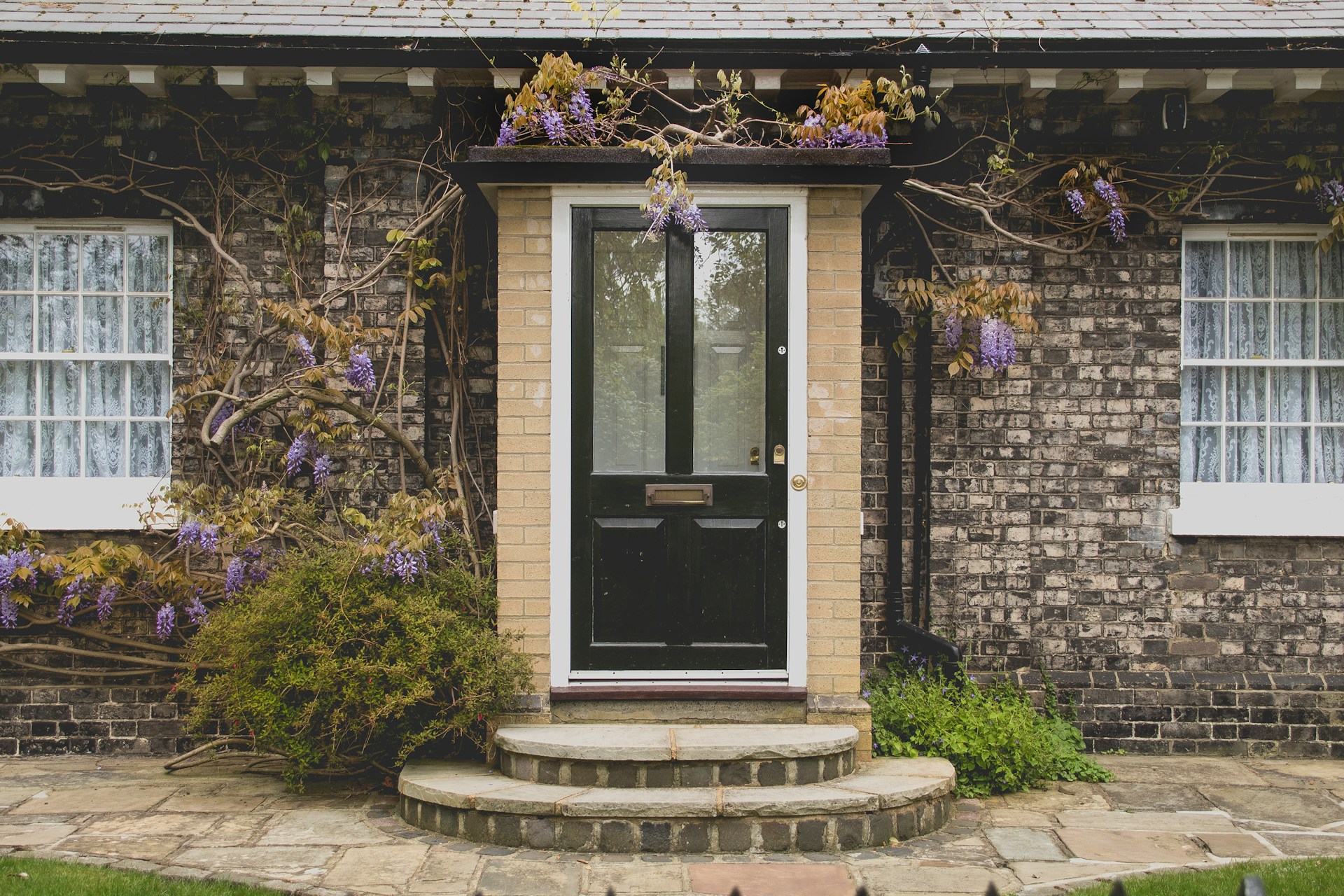 Create an Inviting Entryway with the Perfect Front Door for Your Home